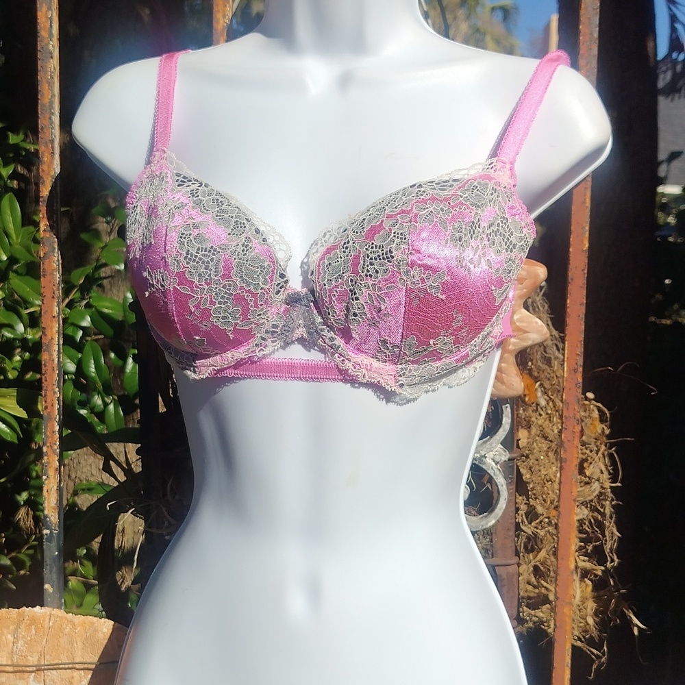 Victoria's Secret Pretty And Pink Lacey Bra 32d - Picture 7 of 9